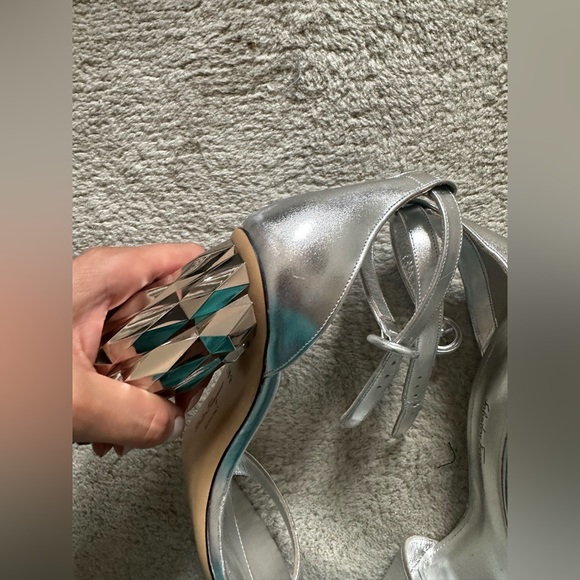NIB SALVATORE FERRAGAMO Azalea Silver Metallic-Heel Leather Sandals 105 size 6.5 - Picture 6 of 9